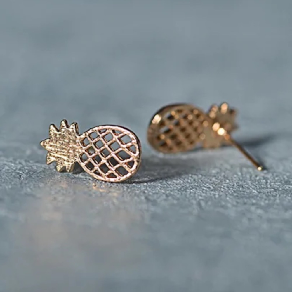 🔴 Pineapple 🍍 Hollow Stud Delicate Earrings